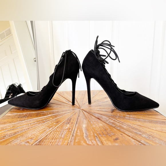 NWT Shoe Dazzle Lace Up Pointed Toe Pumps in Black - Picture 3 of 15